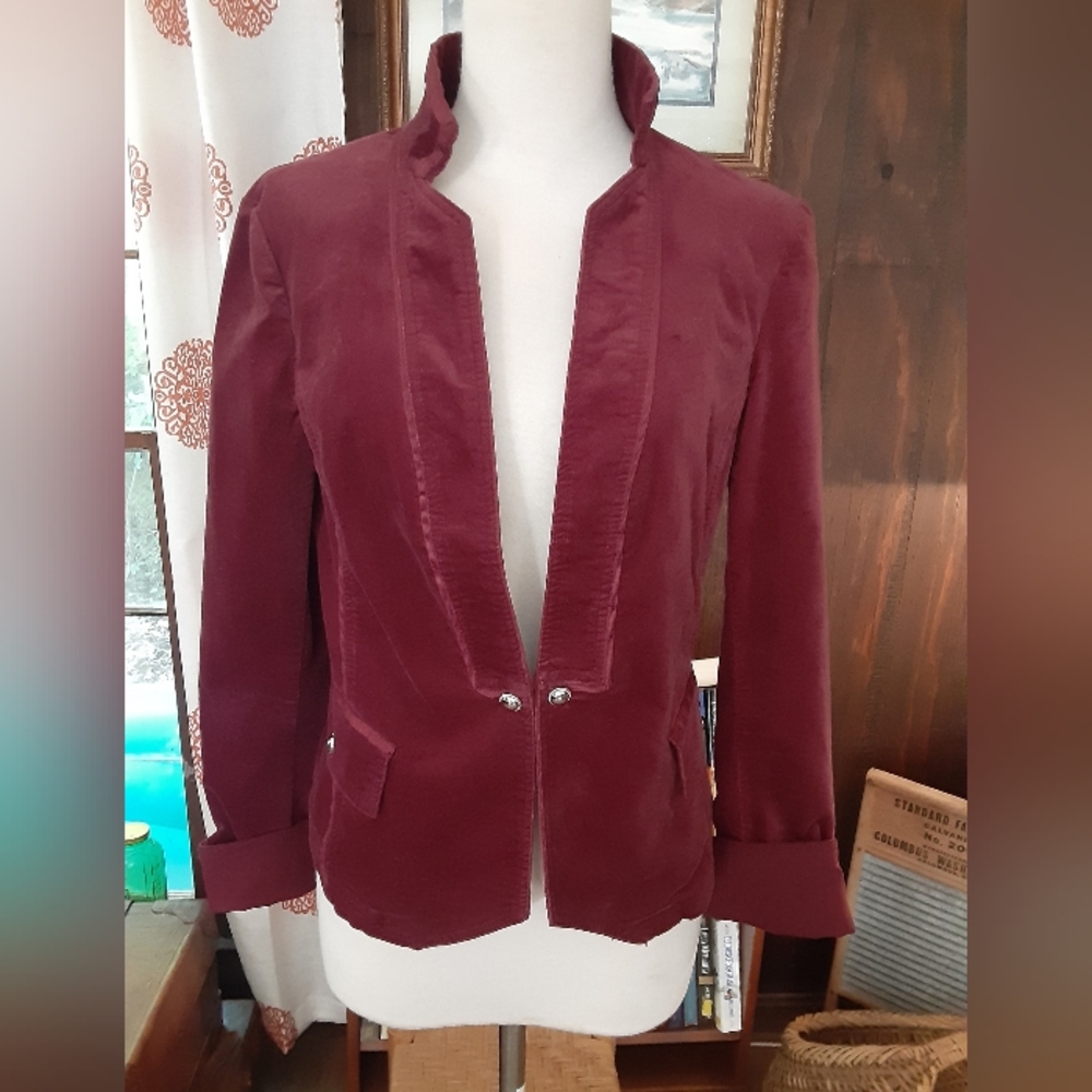 Closet Clearout!🎉White House Black Market jacket.95% off retail. Final price